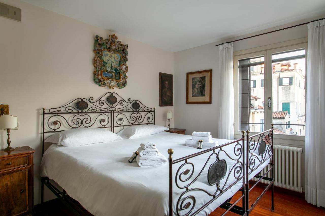 Ca' Al Giglio - Appartamento Vista Canale Venedig Exteriör bild