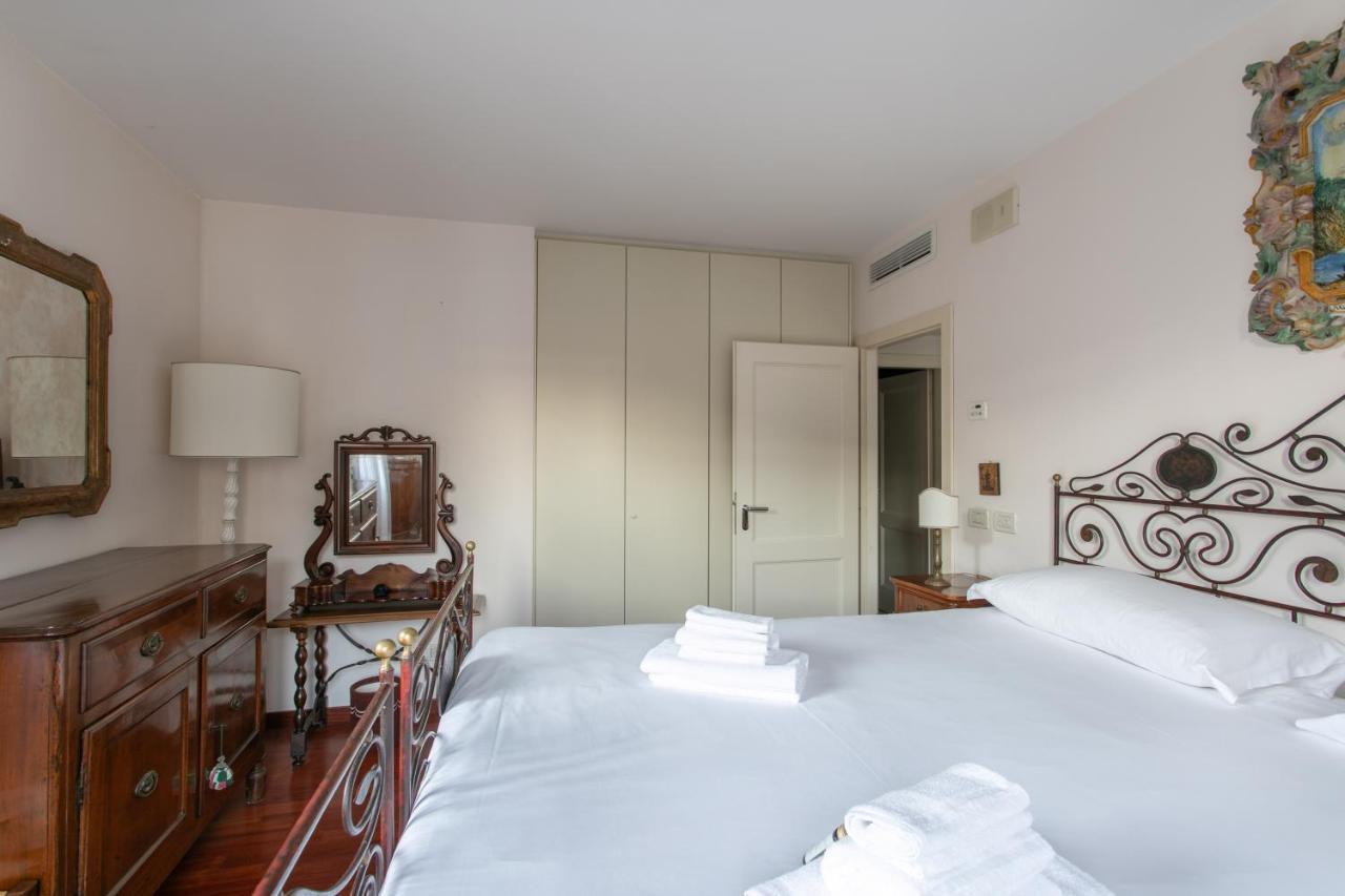 Ca' Al Giglio - Appartamento Vista Canale Venedig Exteriör bild