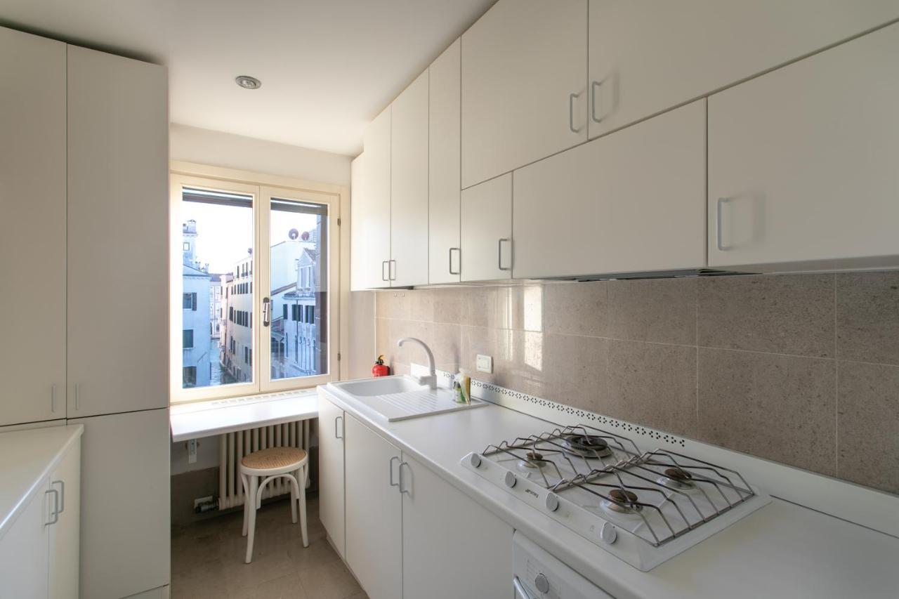 Ca' Al Giglio - Appartamento Vista Canale Venedig Exteriör bild