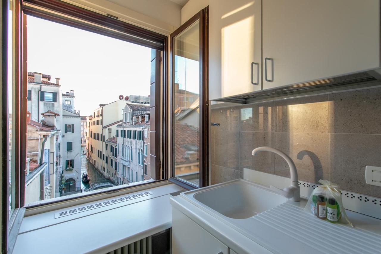 Ca' Al Giglio - Appartamento Vista Canale Venedig Exteriör bild