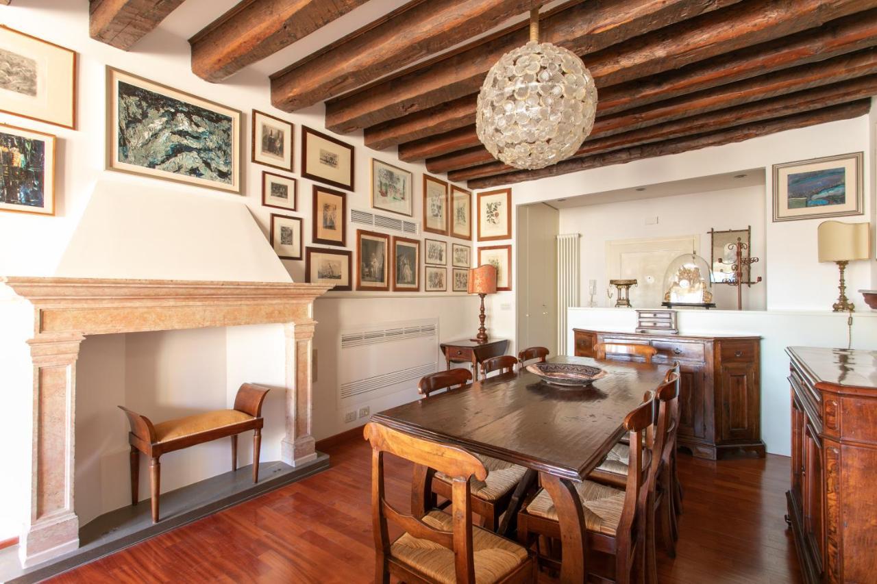 Ca' Al Giglio - Appartamento Vista Canale Venedig Exteriör bild